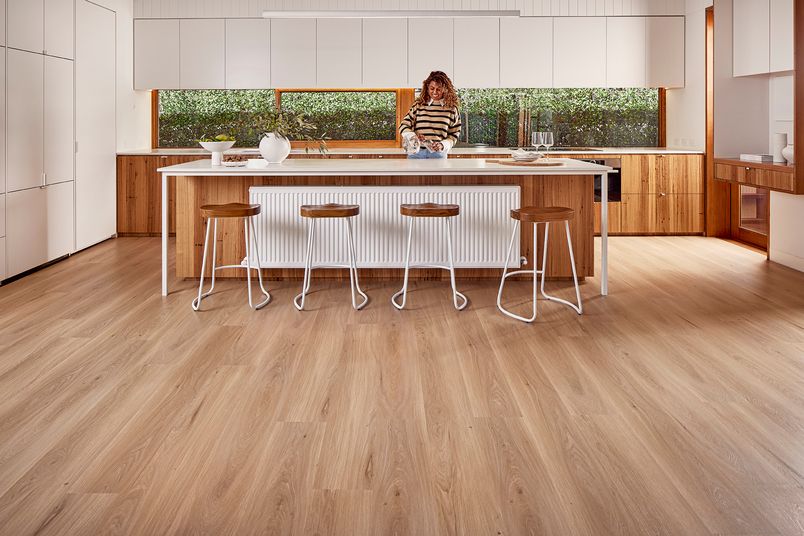 Apollo Select hybrid flooring in colour 500 Blonde Oak.