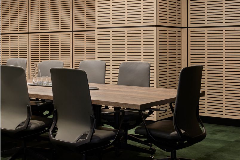 Stunning boardroom table made of EGGER Eurolight with Pewter Halifax Oak Feelwood laminate.