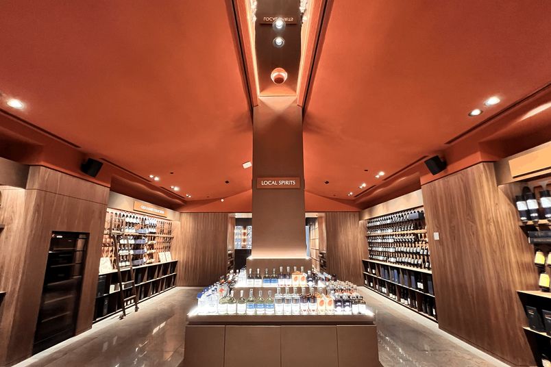 Wine-tasting retail: Lotte Duty Free, Sydney with custom-colour Acoustic Plaster System.
